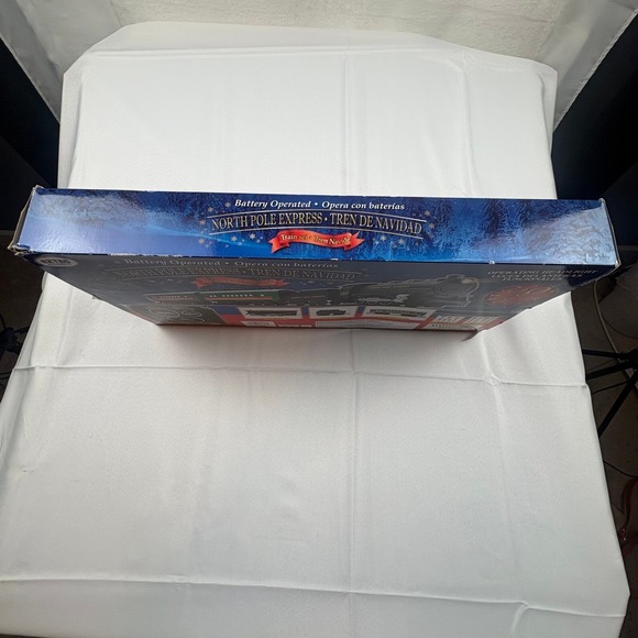 EZTEC North Pole Express Train Set Battery Operated 29 Piece‎ Christmas - Picture 5 of 7